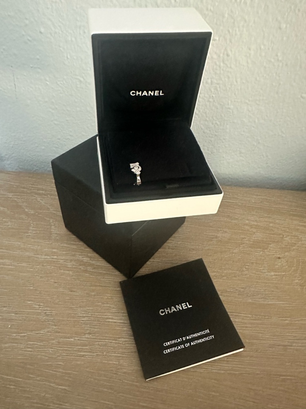 CHANEL Eternal N°5 Single Earring (18k White Gold & Diamonds)